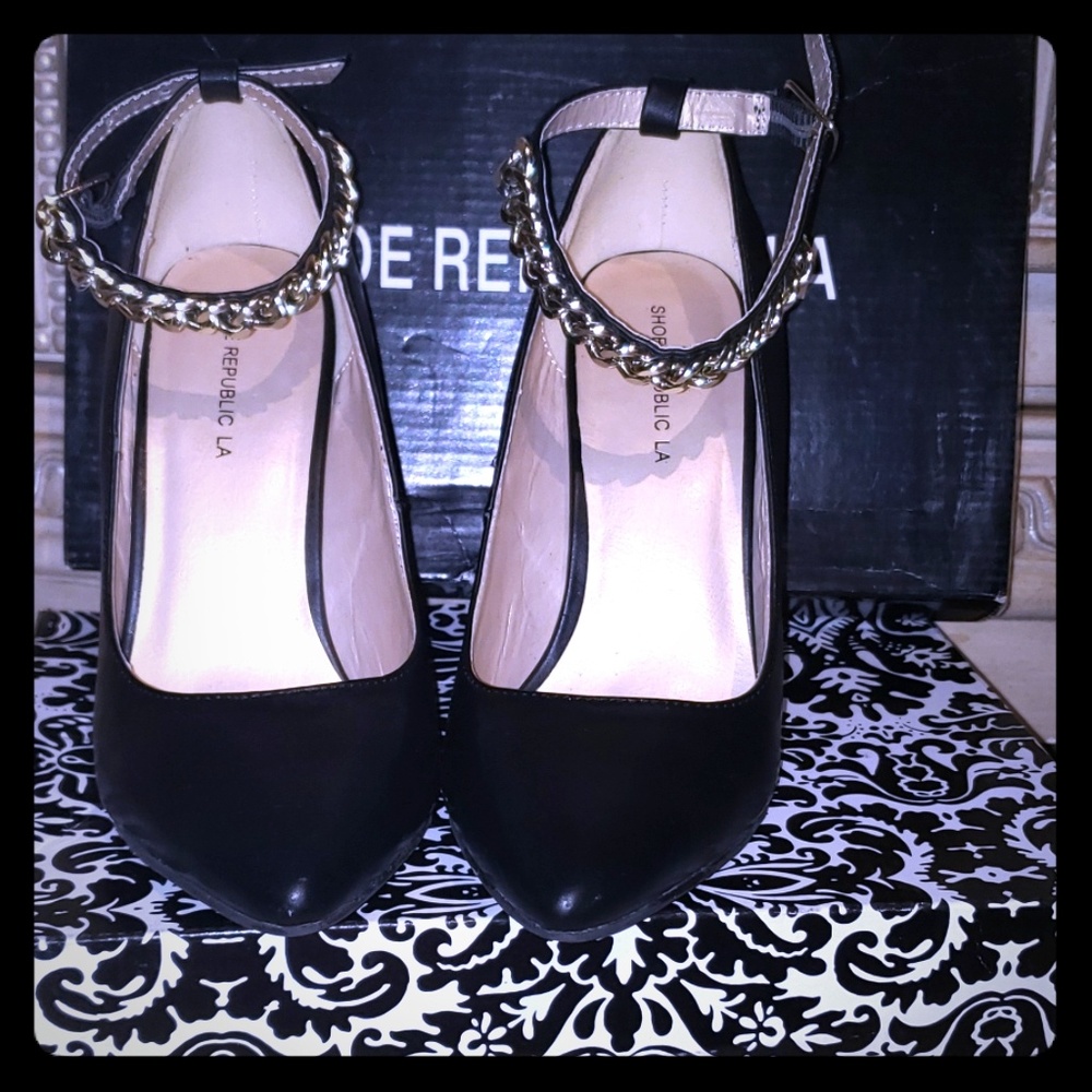 Ankle chain pumps